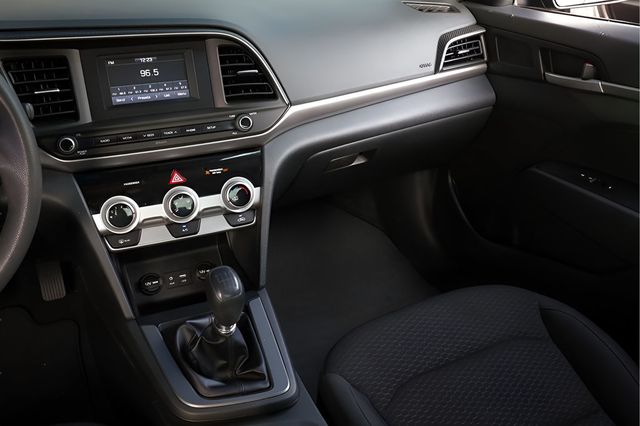 2019 HYUNDAI ELANTRA SE Manual - 22947739 - 17