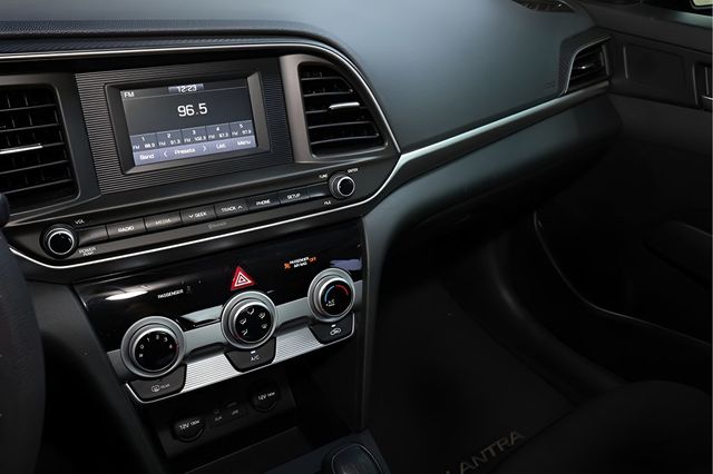 2019 HYUNDAI ELANTRA SE Manual - 22947739 - 18