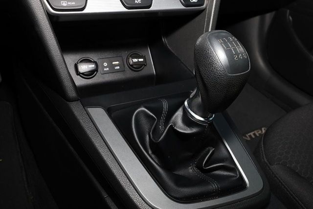 2019 HYUNDAI ELANTRA SE Manual - 22947739 - 23