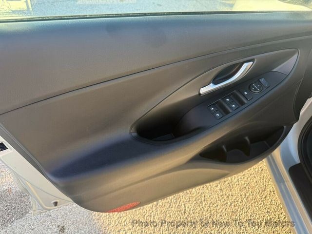 2019 Hyundai Elantra GT Automatic - 22946761 - 19