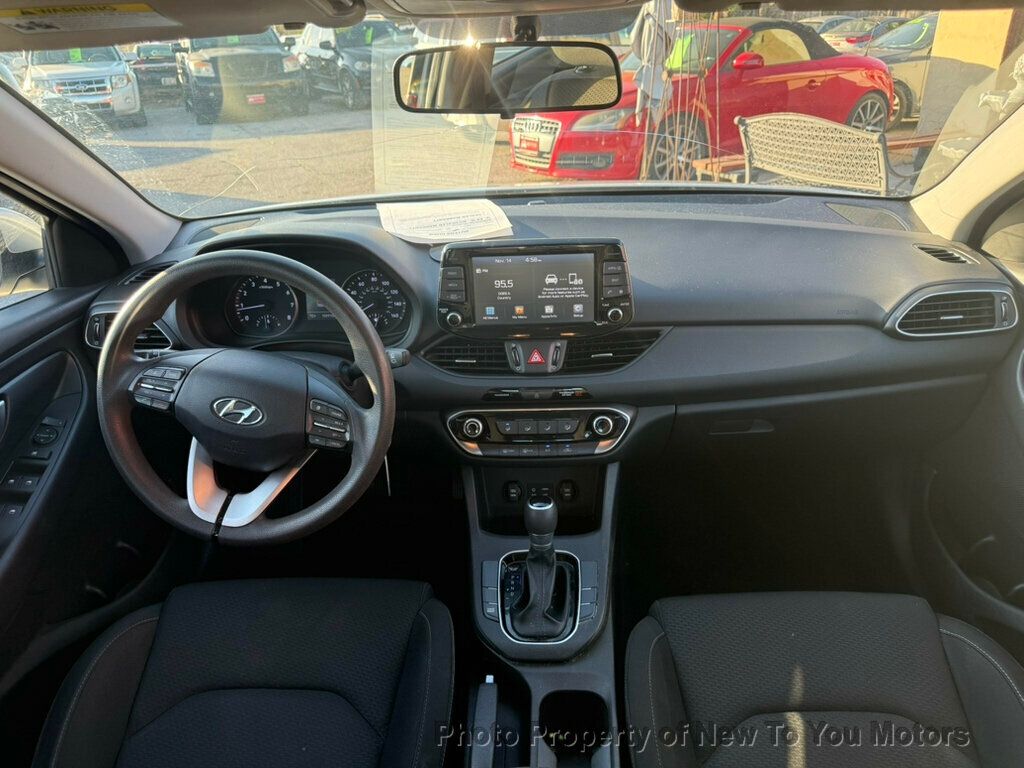 2019 Hyundai Elantra GT photo 3