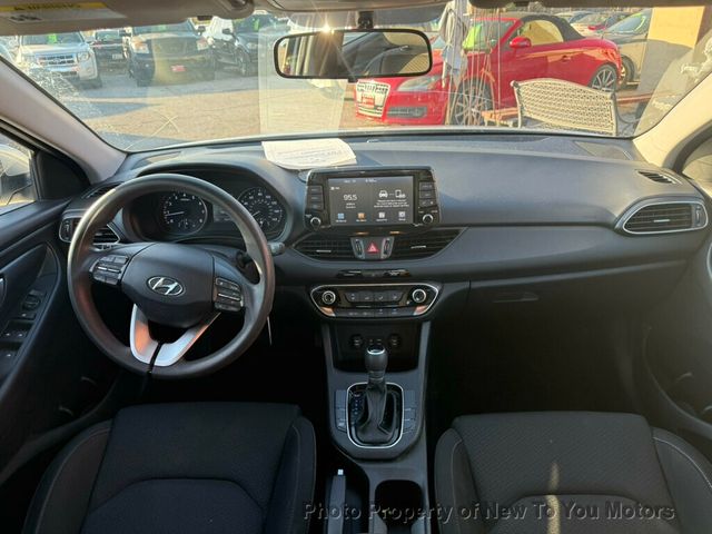2019 Hyundai Elantra GT Automatic - 22946761 - 2
