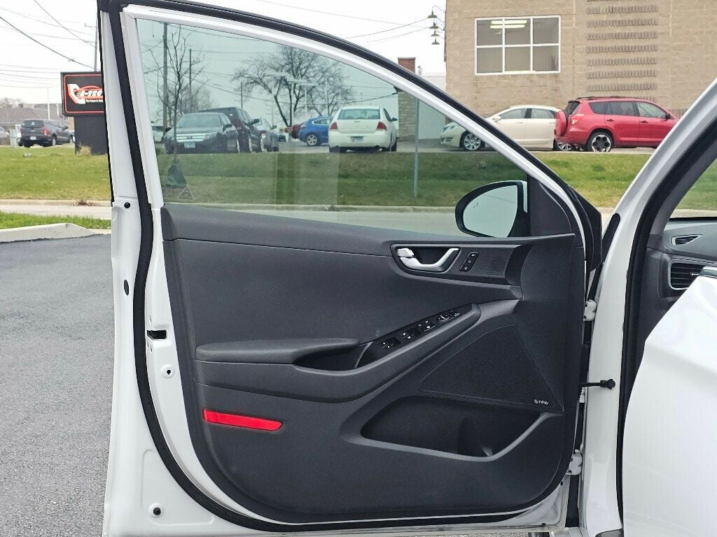 2019 Hyundai Ioniq Hybrid Limited Hatchback - 22943800 - 19