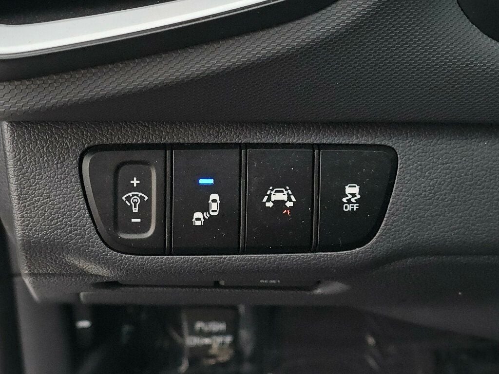 2019 Hyundai Ioniq Hybrid Limited Hatchback - 22943800 - 31