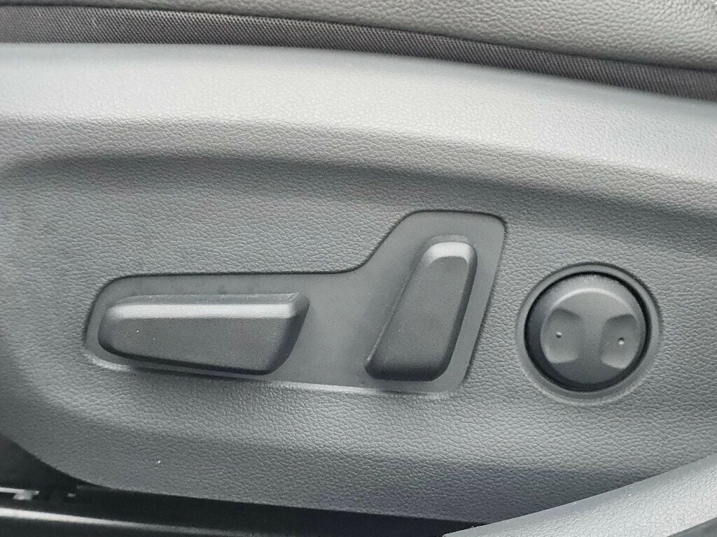 2019 Hyundai Ioniq Hybrid Limited Hatchback - 22943800 - 33