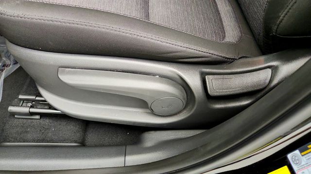 2019 Hyundai Kona Electric SEL FWD - 23041489 - 10