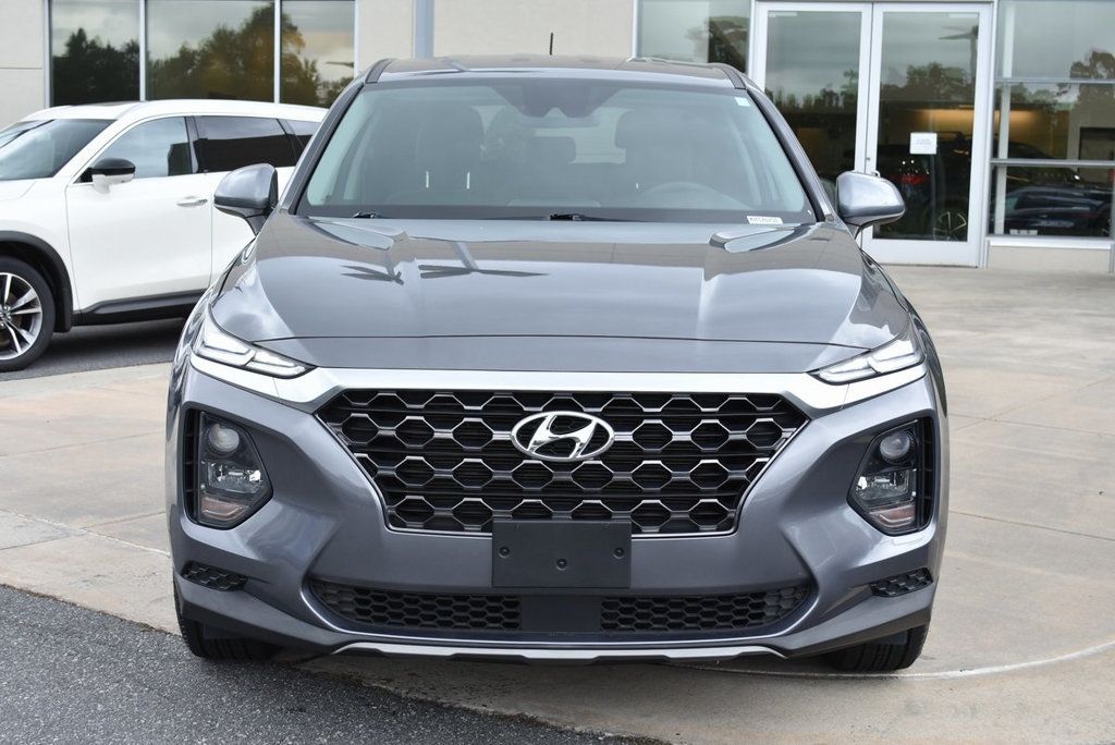 2019 Hyundai Santa Fe SE photo 2