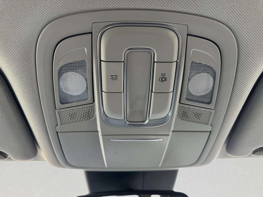 2019 Hyundai Santa Fe SEL 2.4L AWD 4dr Crossover - 22984896 - 35