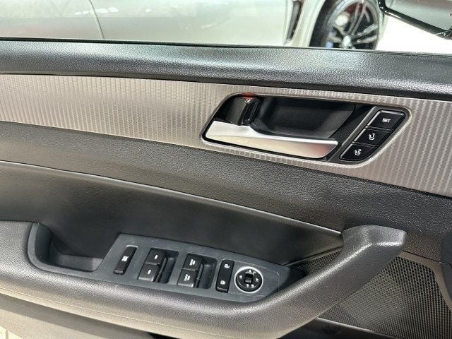 2019 Hyundai Sonata Limited 2.0T - 22879617 - 17