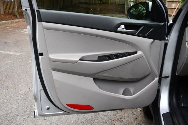 2019 Hyundai Tucson SE FWD - 23040718 - 17