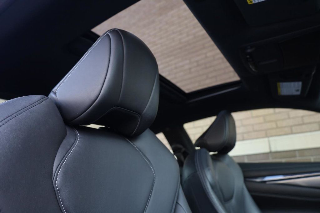 Infiniti Q60 3.0t LUXE photo 22