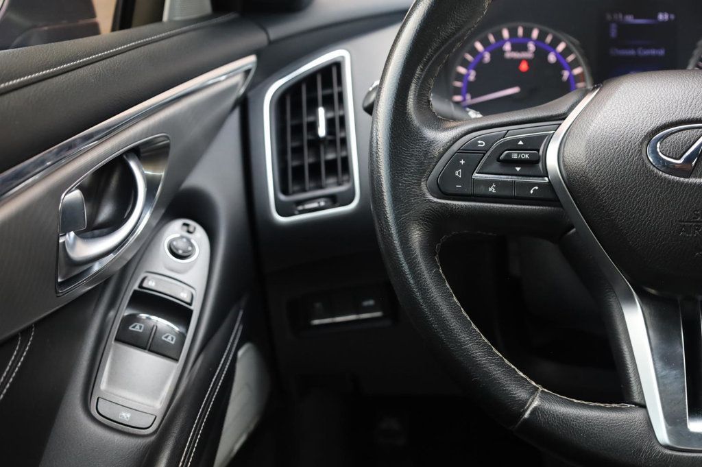Infiniti Q60 3.0t LUXE photo 26