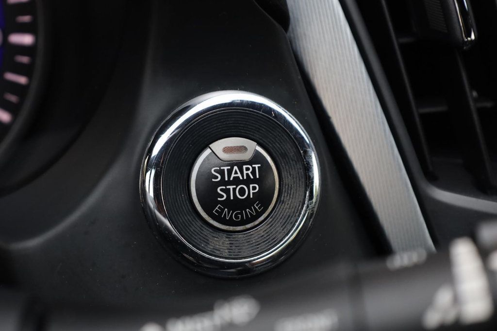 Infiniti Q60 3.0t LUXE photo 28