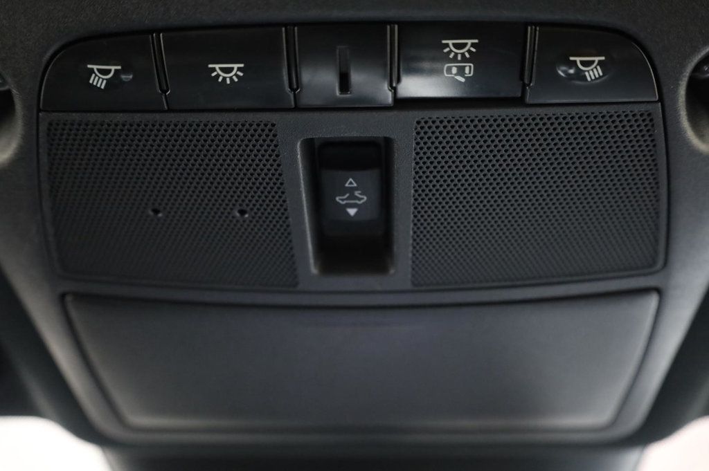 Infiniti Q60 3.0t LUXE photo 29