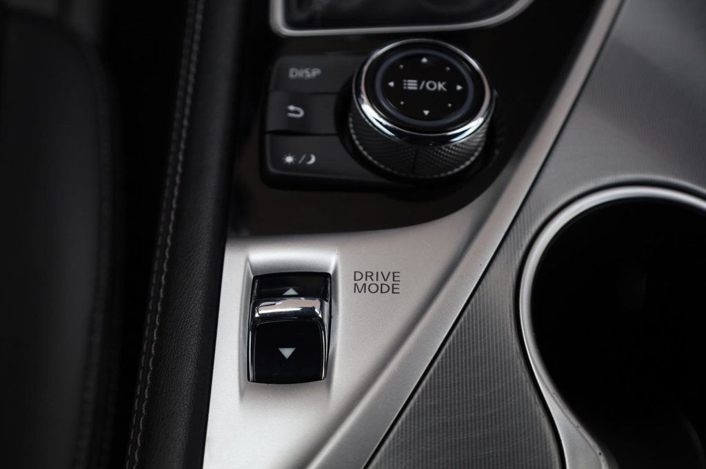 Infiniti Q60 3.0t LUXE photo 30