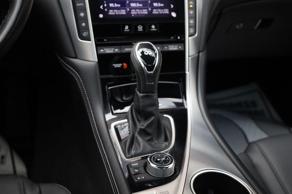 Infiniti Q60 3.0t LUXE photo 39