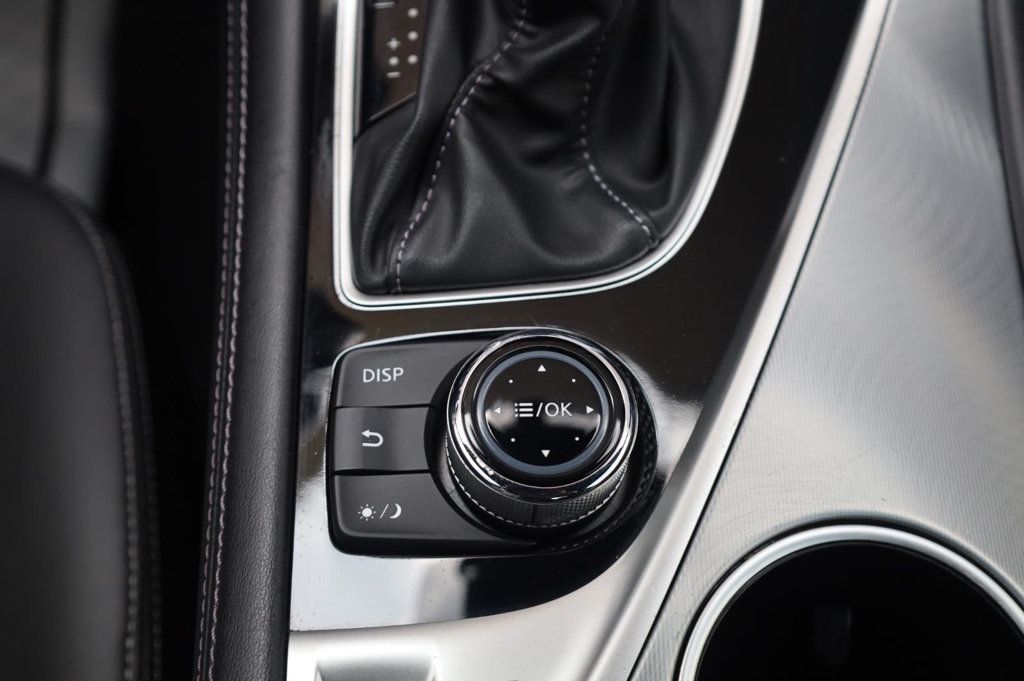 Infiniti Q60 3.0t LUXE photo 44