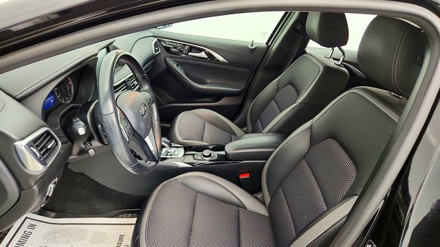 2019 INFINITI QX30 LUXE AWD w/ Navigation Pkg & Illuminated Kick Plates - 23034697 - 19