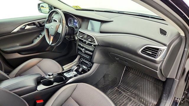 2019 INFINITI QX30 LUXE AWD w/ Navigation Pkg & Illuminated Kick Plates - 23034697 - 24