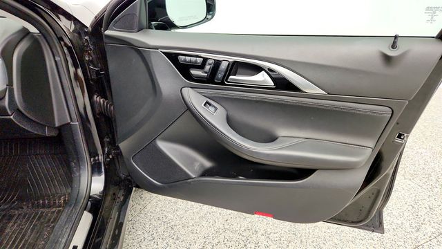 2019 INFINITI QX30 LUXE AWD w/ Navigation Pkg & Illuminated Kick Plates - 23034697 - 25