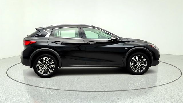2019 INFINITI QX30 LUXE AWD w/ Navigation Pkg & Illuminated Kick Plates - 23034697 - 3