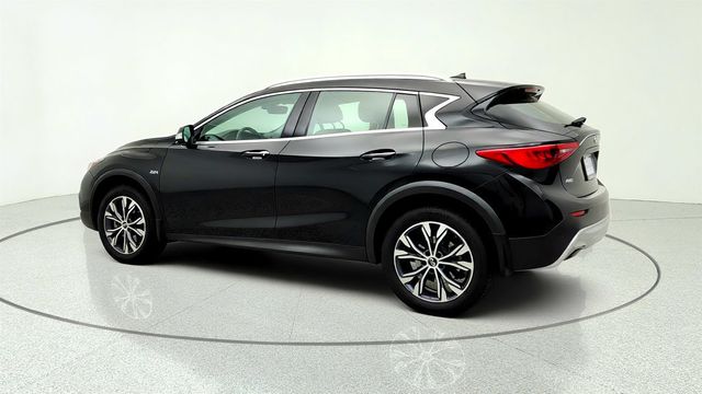 2019 INFINITI QX30 LUXE AWD w/ Navigation Pkg & Illuminated Kick Plates - 23034697 - 6