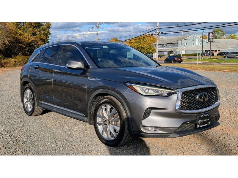 2019 Infiniti QX50 Essential AWD photo 2
