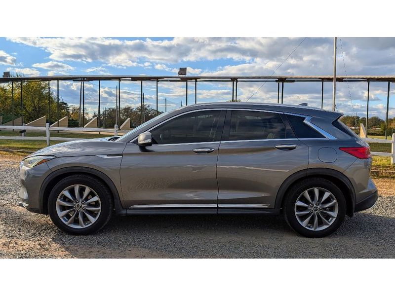 2019 Infiniti QX50 Essential AWD photo 3