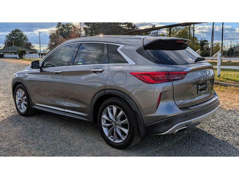 2019 Infiniti QX50 Essential AWD photo 4
