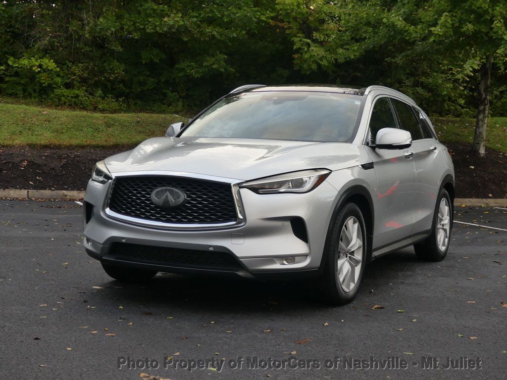 2019 Infiniti QX50 Essential AWD photo 3