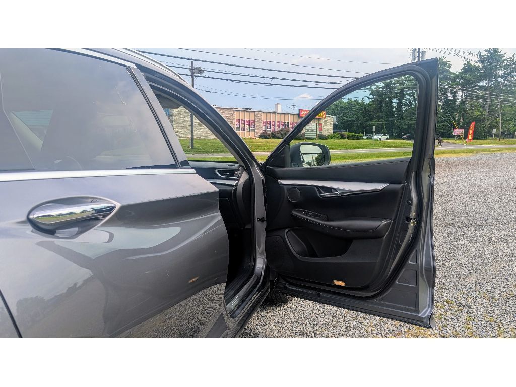 2019 Infiniti QX50 Luxe photo 11