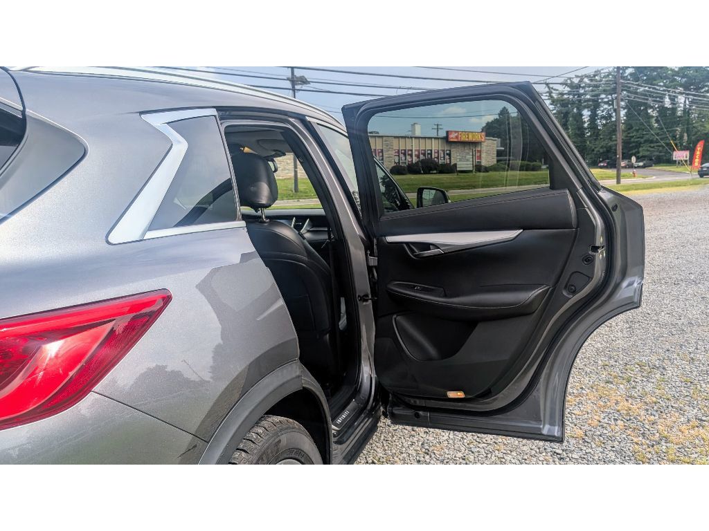 2019 Infiniti QX50 Luxe photo 12