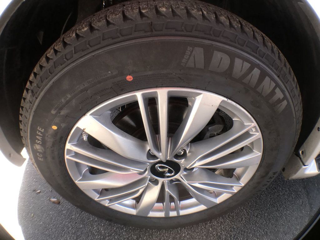 2019 Infiniti QX80 Luxe photo 6