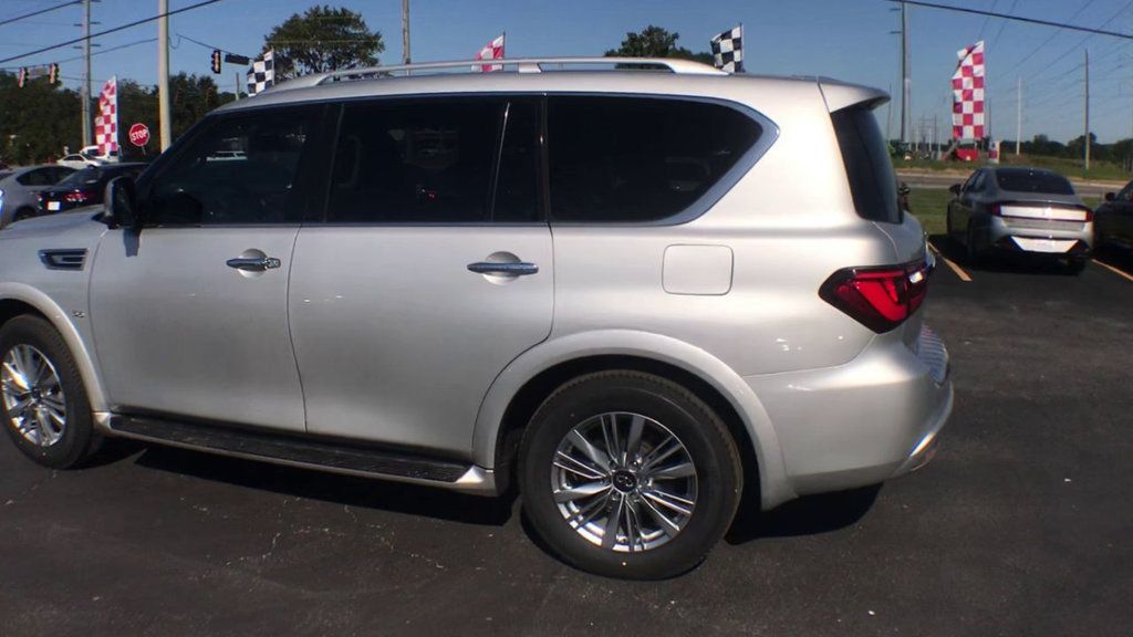 2019 Infiniti QX80 Luxe photo 2