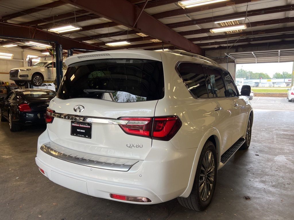 2019 Infiniti QX80 Luxe photo 2