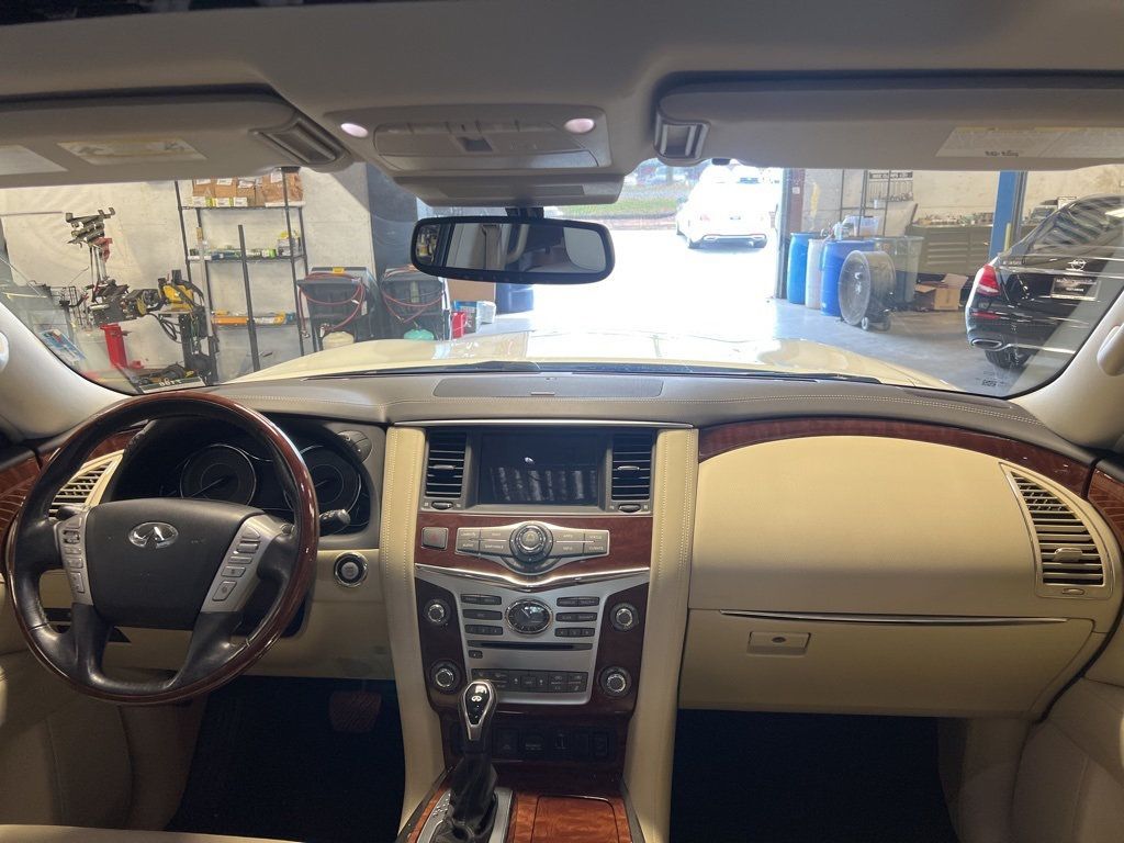 2019 Infiniti QX80 Luxe photo 3