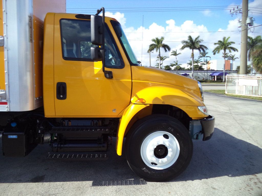 2019 International 4300 26FT DRY BOX TRUCK. - 22724566 - 18