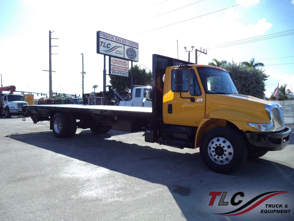 2019 International 4300 26ft Flatbed Platform Truck w/Aluminum Liftgate - 22947472 | Video 1