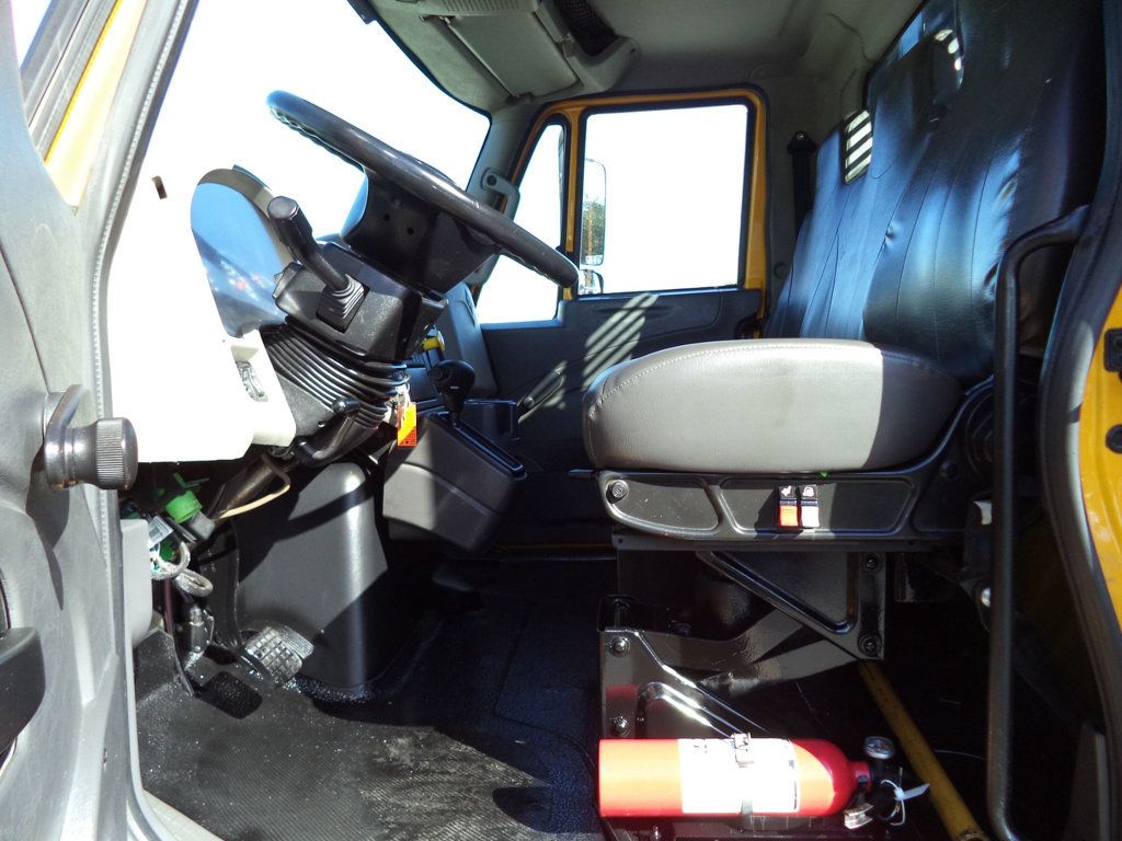 2019 International 4300 26ft Flatbed Platform Truck w/Aluminum Liftgate - 22947472 - 24