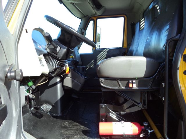 2019 International 4300 26ft Flatbed Platform Truck w/Aluminum Liftgate - 22947472 - 24