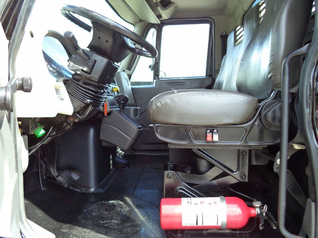 2019 International 4300 26ft Flatbed Platform Truck w/Aluminum Liftgate - 22978266 - 39