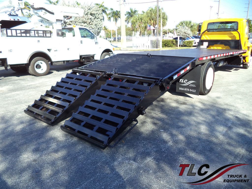 2019 International 4300 w/ 25ft Beaver Tail, Dove Tail, Ramp Truck Equip Hauler - 22985931 | Video 1