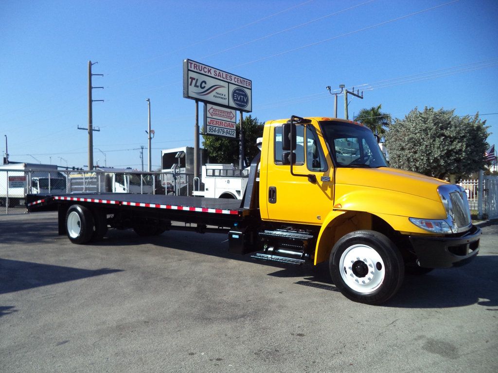 2019 International 4300 w/ 25ft Beaver Tail, Dove Tail, Ramp Truck Equip Hauler - 22985931 - 1
