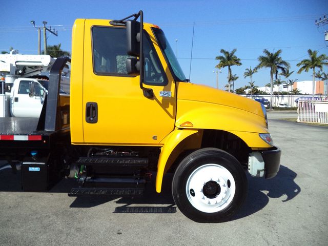 2019 International 4300 w/ 25ft Beaver Tail, Dove Tail, Ramp Truck Equip Hauler - 22985931 - 19