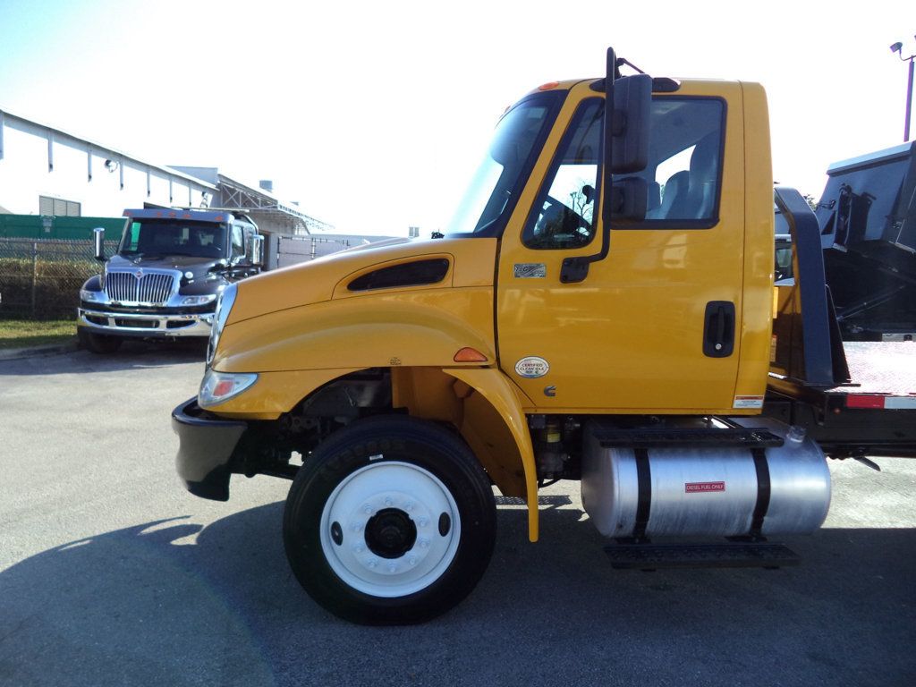 2019 International 4300 w/ 25ft Beaver Tail, Dove Tail, Ramp Truck Equip Hauler - 22985931 - 26