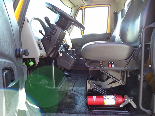 2019 International 4300 w/ 25ft Beaver Tail, Dove Tail, Ramp Truck Equip Hauler - 22985931 - 29