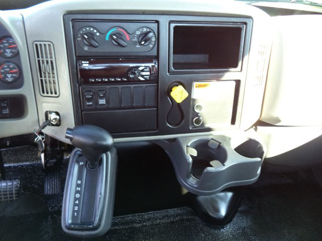 2019 International 4300 w/ 25ft Beaver Tail, Dove Tail, Ramp Truck Equip Hauler - 22985931 - 32