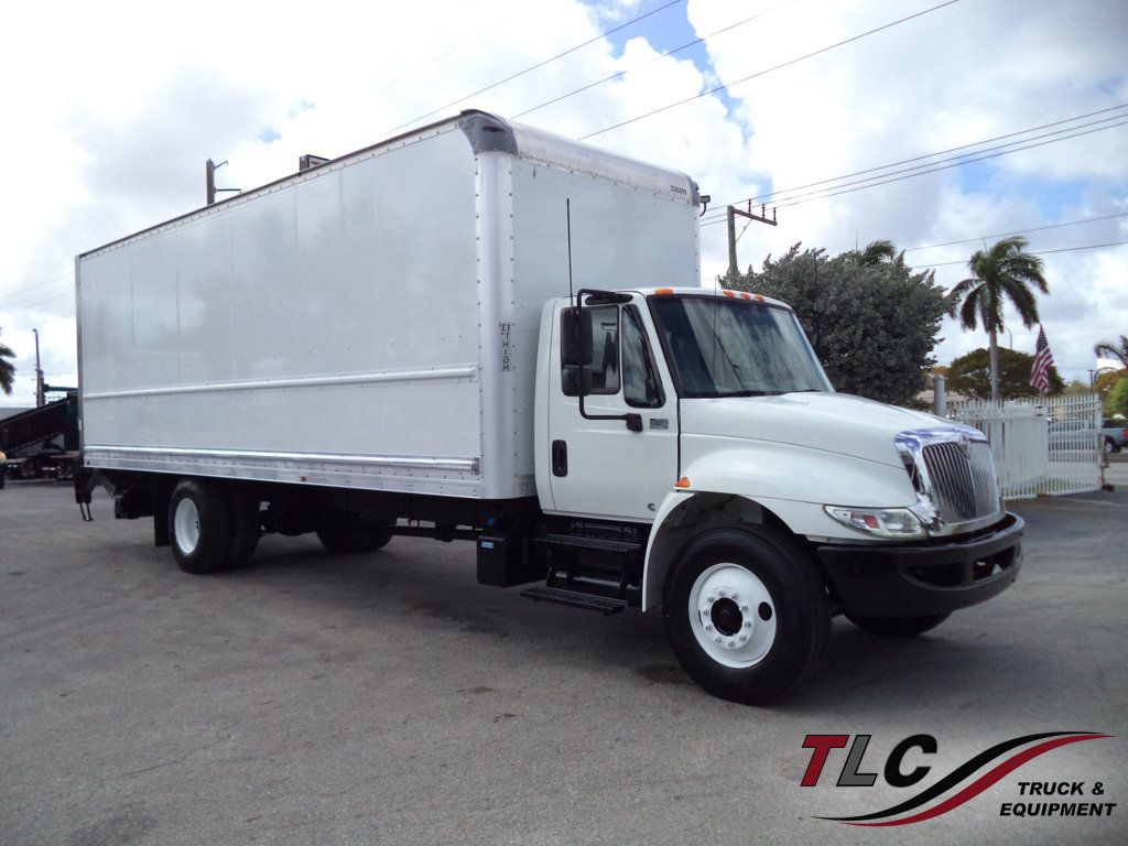 2019 International 4300 w/ 26ft Dry Freight Moving Box Truck w/ Lift Gate - 22999102 | Video 1