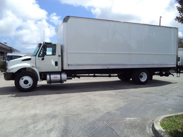 2019 International 4300 w/ 26ft Dry Freight Moving Box Truck w/ Lift Gate - 22999102 - 14