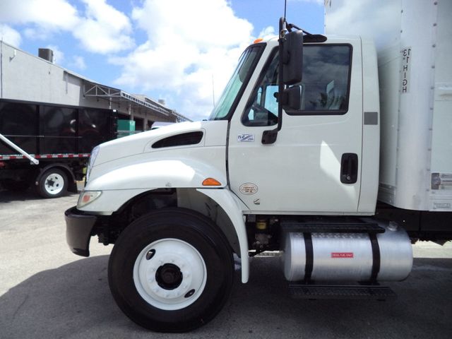 2019 International 4300 w/ 26ft Dry Freight Moving Box Truck w/ Lift Gate - 22999102 - 15